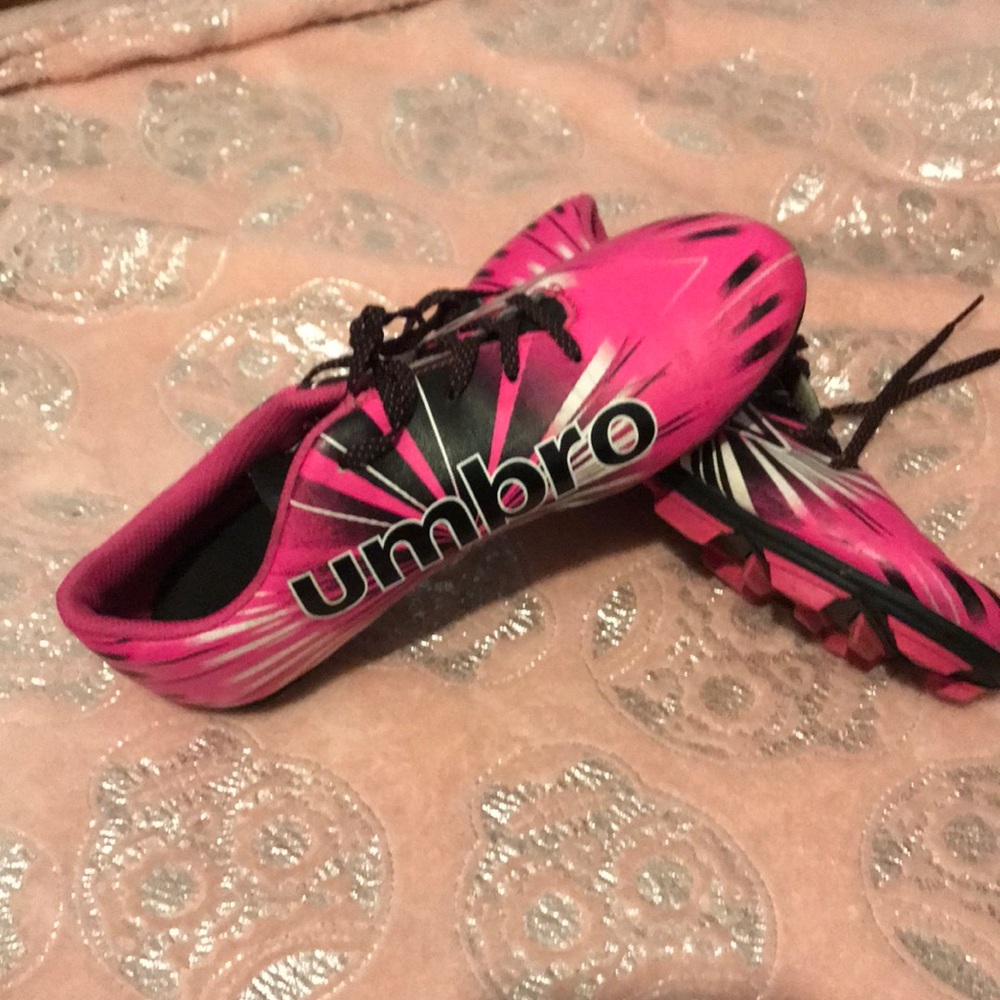 Umbro girls sz. 4.5 soccer cleats